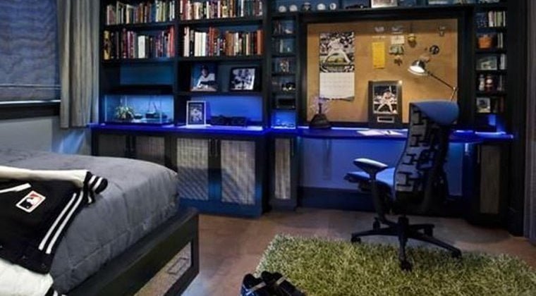Quarto com estante para seus livros