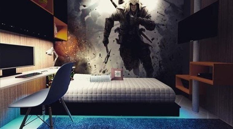 Quarto com papel de parede do Assassin's Creed