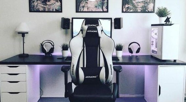Quarto gamer branco