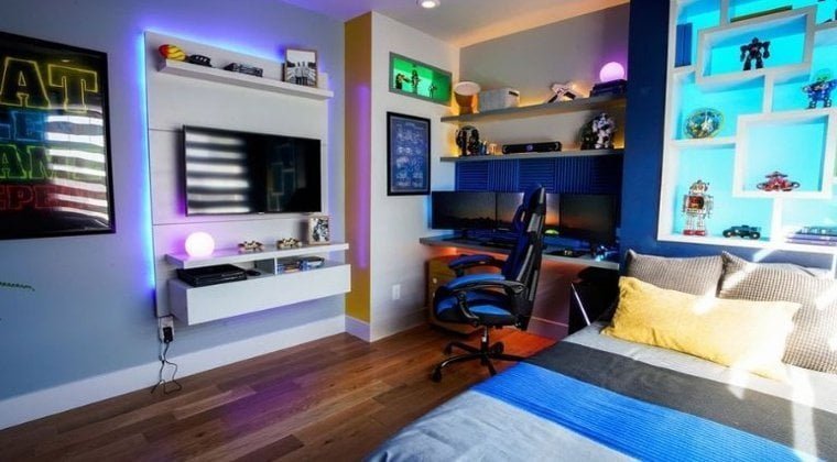 Quarto com prateleiras